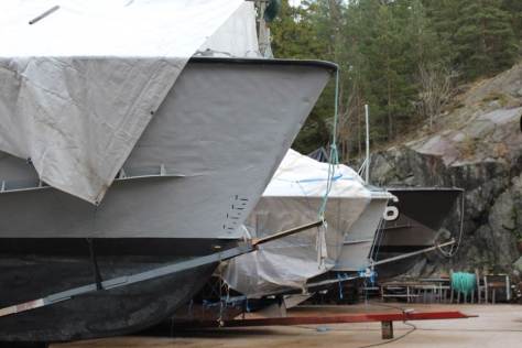 Alla tre sover sött under täcket