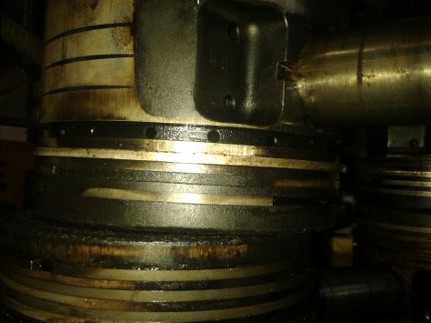 Fastbrända och trasiga ringar på kolvarna