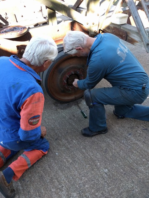 En hel del arbete för att få loss strv-hjulen